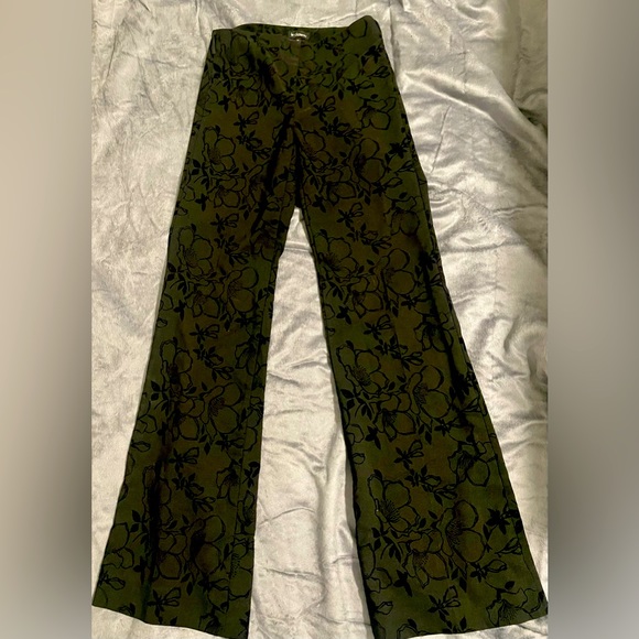 Le Chateau flare leg embroidered black pants size 1/2 - Picture 1 of 3